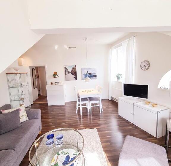 Suite with lake view, Röda Magasinet