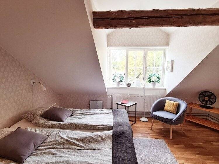 חדר סטודיו סטנדרד, Röda Magasinet