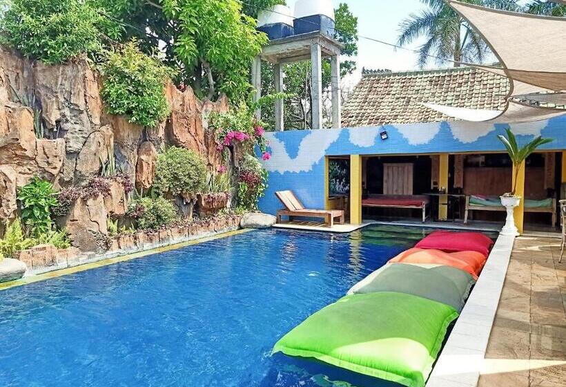 غرفة قياسية مزوَّدة بتراس, Binaria Museum