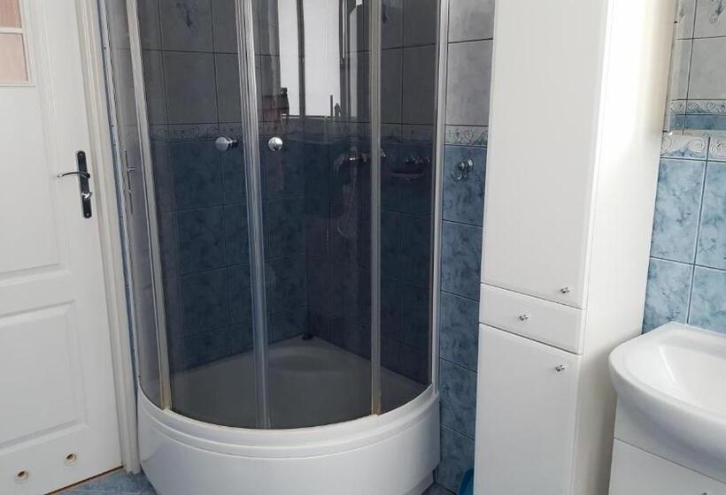 Standard Room Shared Bathroom, Dom Gościnny Korab