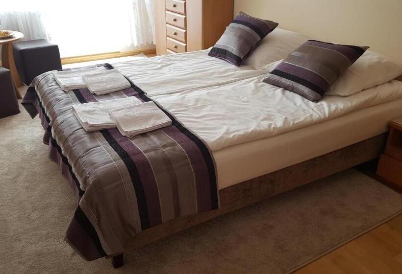 Standard Room Shared Bathroom, Dom Gościnny Korab