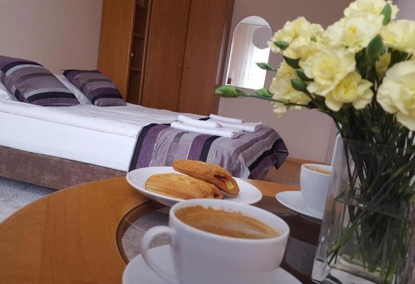 Standard Room Shared Bathroom, Dom Gościnny Korab