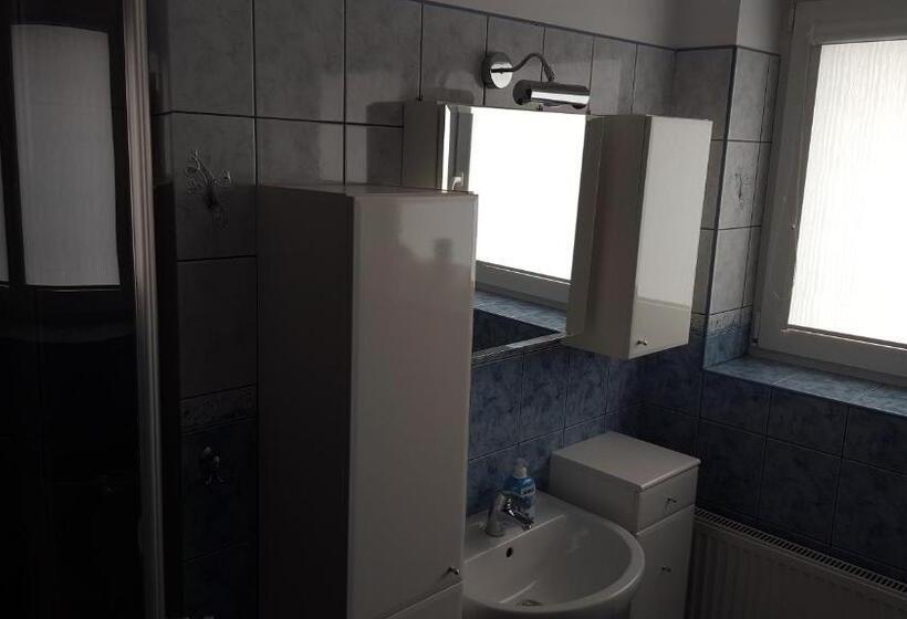 Standard Single Room Shared Bathroom, Dom Gościnny Korab