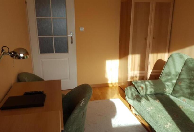 Standard Single Room Shared Bathroom, Dom Gościnny Korab