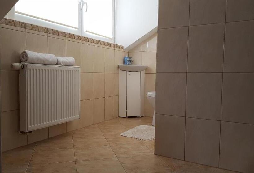 Standard Quadruple Room, Dom Gościnny Korab