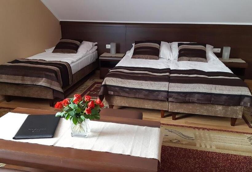 Standard Quadruple Room, Dom Gościnny Korab