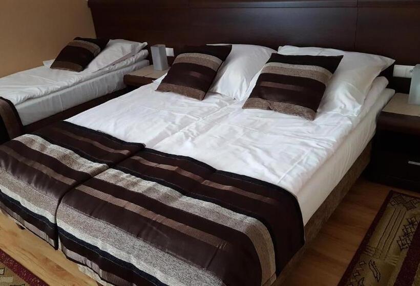 Standard Quadruple Room, Dom Gościnny Korab