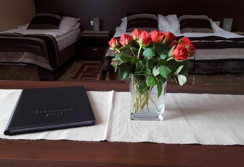 Standard Quadruple Room, Dom Gościnny Korab