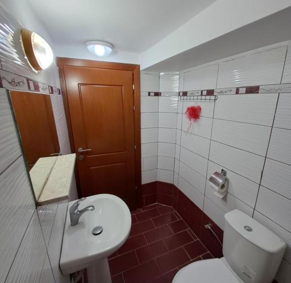 غرفة قياسية ثلاثية, Guest House Argjiro Castle