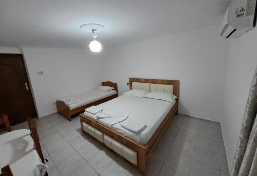 اتاق استاندارد سه نفره, Guest House Argjiro Castle