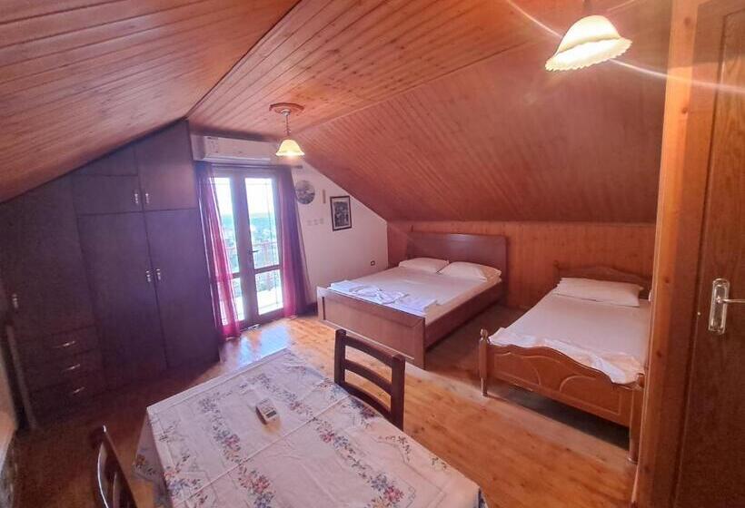 غرفة عائلية, Guest House Argjiro Castle