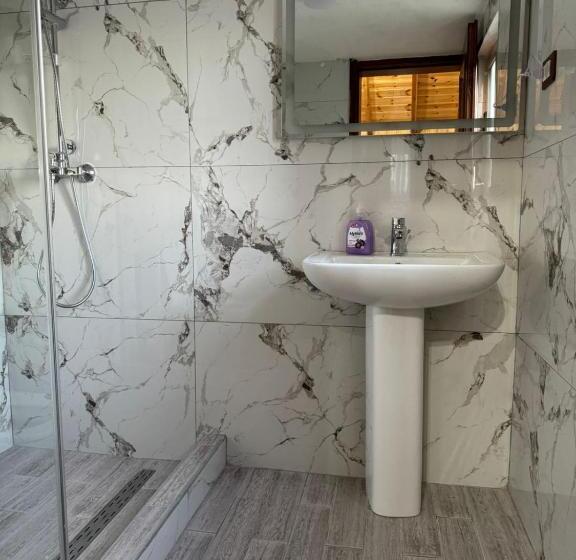 جناح ديلوكس, Guest House Argjiro Castle