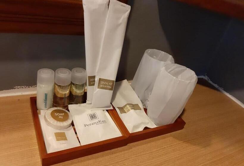 اتاق لوکس با تخت بزرگ, Little Rock Kohjum