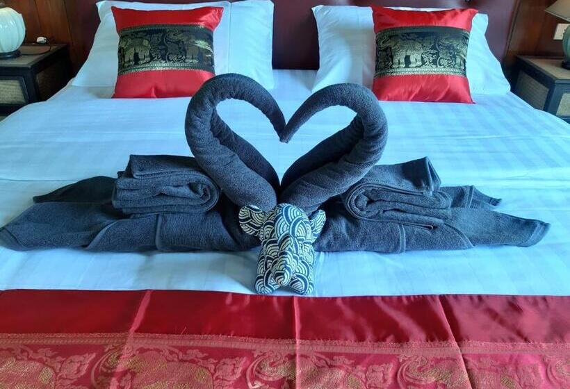 اتاق لوکس با تخت بزرگ, Little Rock Kohjum