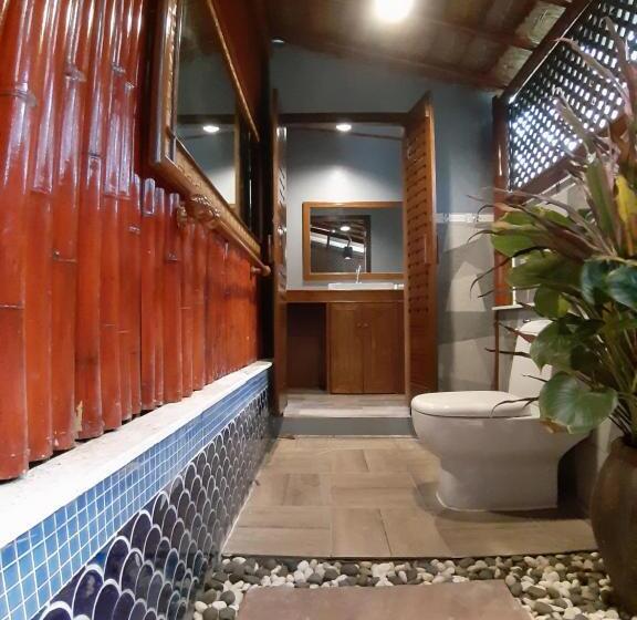 اتاق لوکس با تخت بزرگ, Little Rock Kohjum