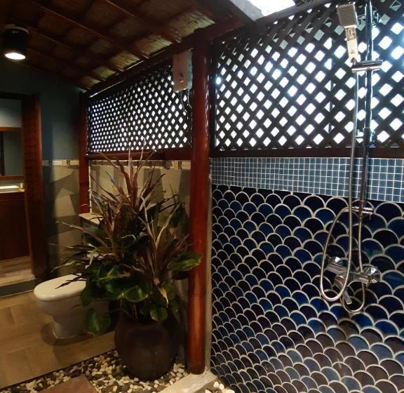 اتاق لوکس با تخت بزرگ, Little Rock Kohjum