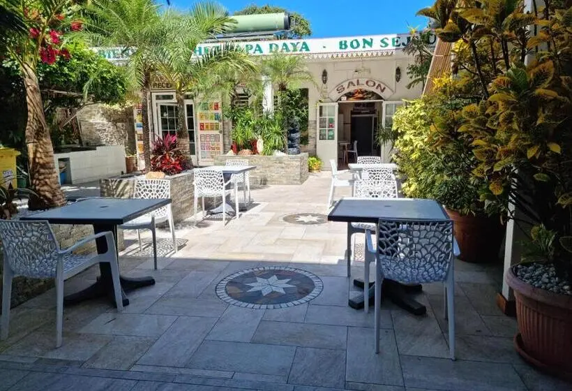 اتاق خانوادگی, Chez Papa Daya