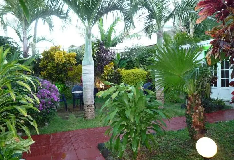 اتاق استاندارد یک نفره, Chez Papa Daya