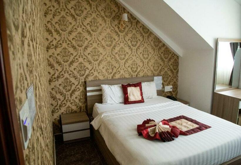 اتاق لوکس, Anh Tien