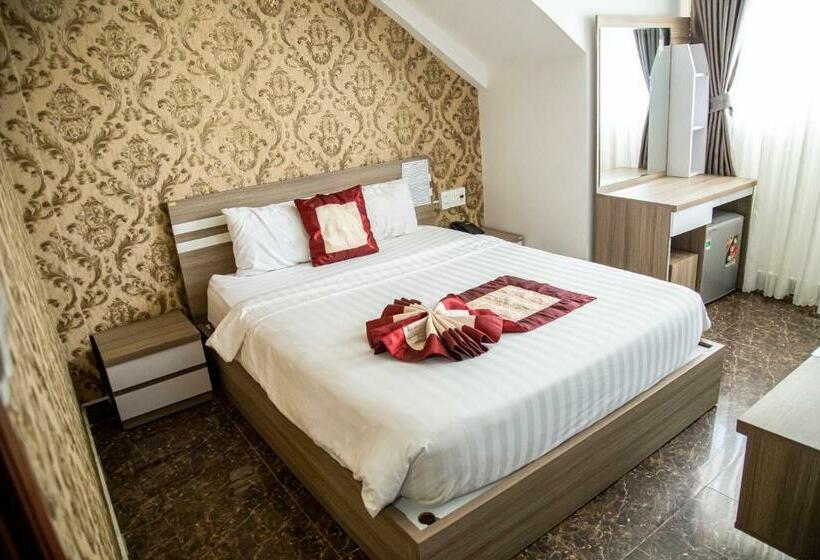 اتاق لوکس, Anh Tien