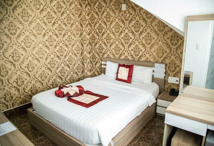 اتاق لوکس, Anh Tien