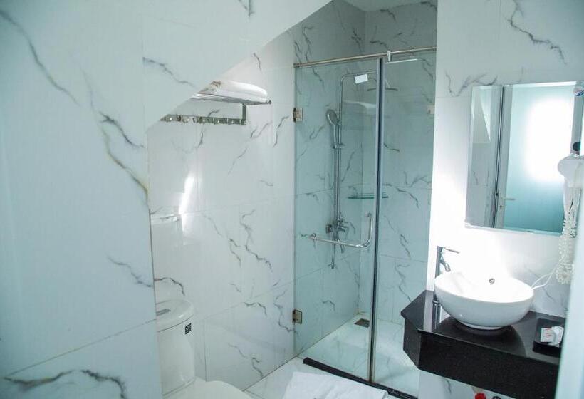 اتاق لوکس, Anh Tien