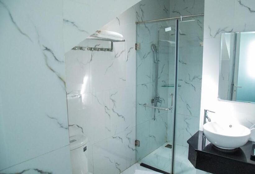 اتاق لوکس, Anh Tien