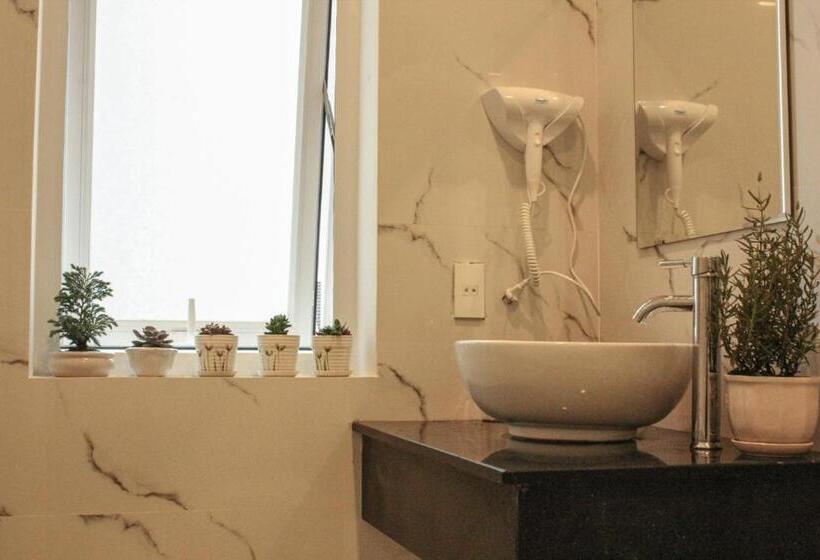 اتاق استاندارد چهارنفره با بالکن, Anh Tien