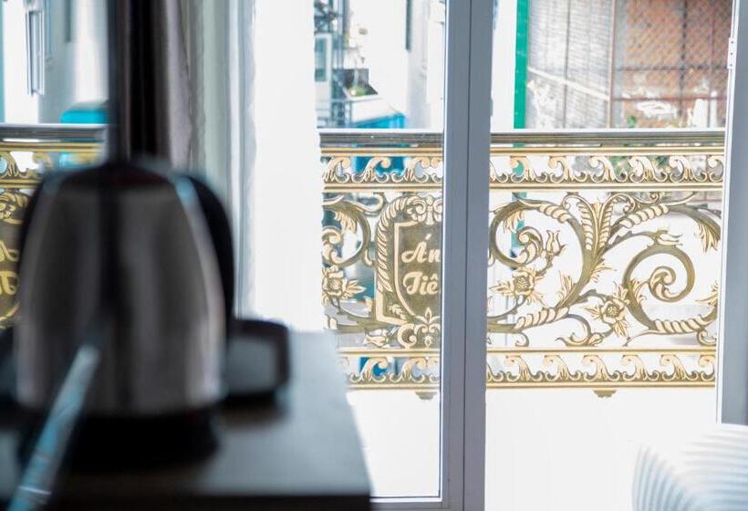 اتاق خانوادگی, Anh Tien