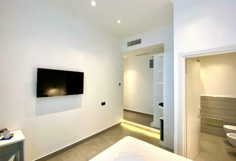 חדר דלוקס, The One   Sun  N Seas