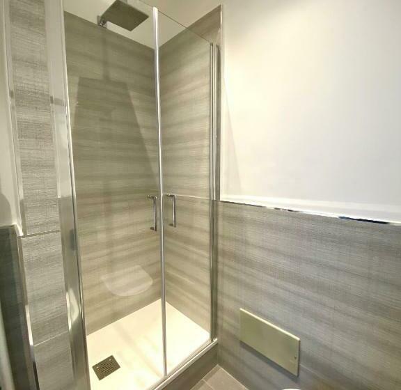 חדר דלוקס, The One   Sun  N Seas