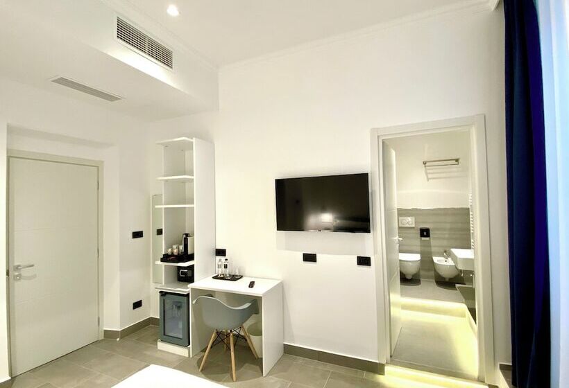 חדר דלוקס, The One   Sun  N Seas