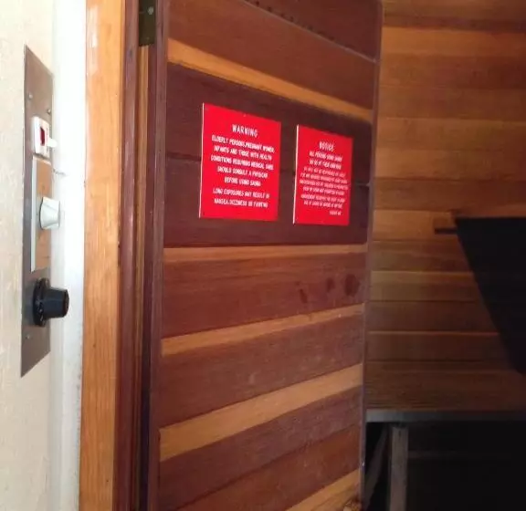 اتاق استاندارد با تخت بزرگ, Redwood Inn