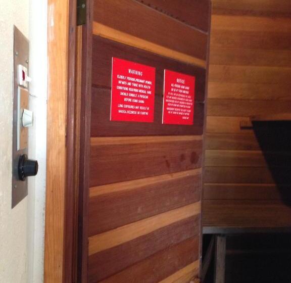 غرفة قياسية, Redwood Inn