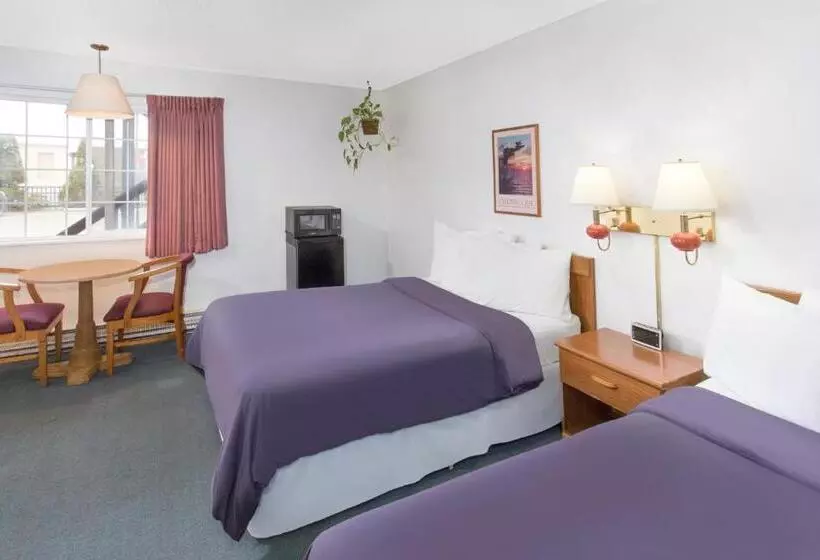 اتاق استاندارد برای معلولان, Redwood Inn