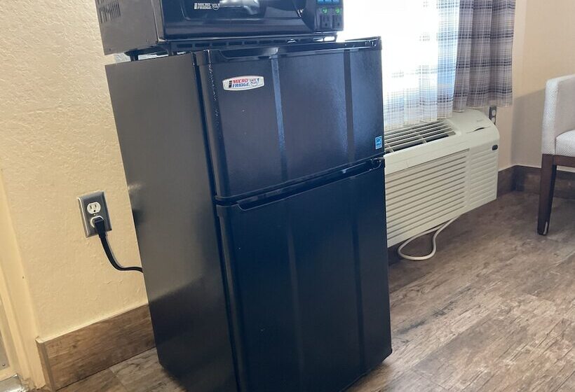 غرفة قياسية بالطابق الأرضى, Travelodge By Wyndham Florida City/homestead/everglades