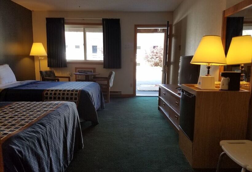 غرفه قياسيه سريرين مزدوجين, Travelodge By Wyndham Lake George Ny