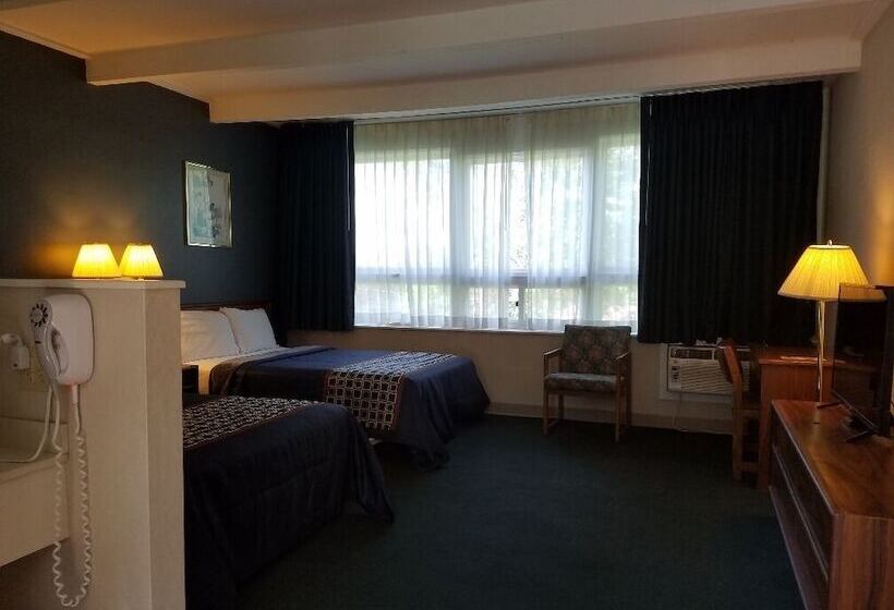 غرفه قياسيه سريرين مزدوجين, Travelodge By Wyndham Lake George Ny