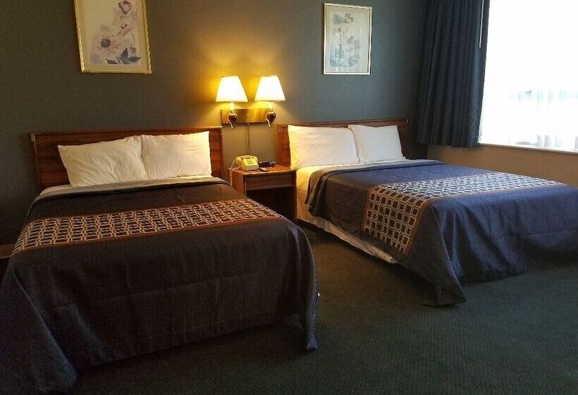 غرفه قياسيه سريرين مزدوجين, Travelodge By Wyndham Lake George Ny