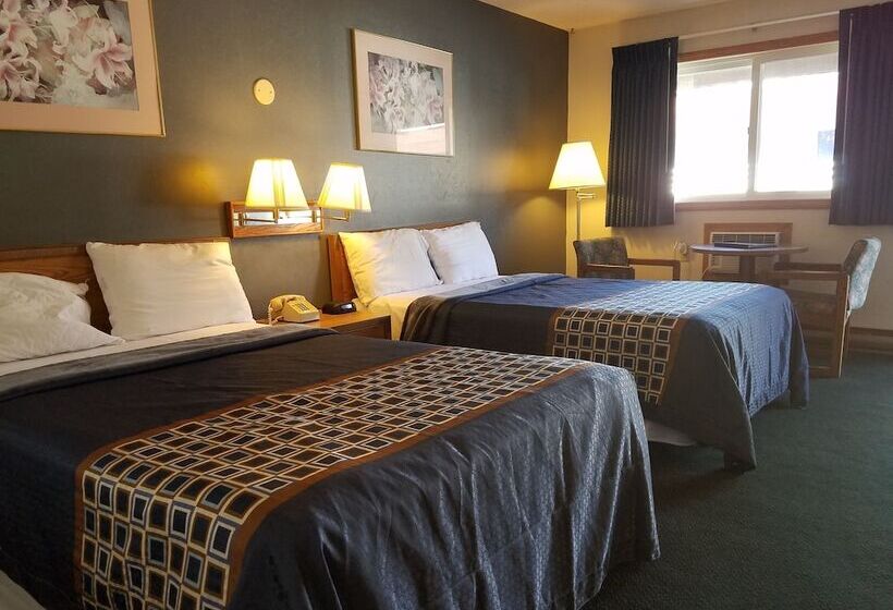 غرفه قياسيه سريرين مزدوجين, Travelodge By Wyndham Lake George Ny