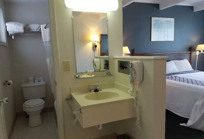 سوییت, Travelodge By Wyndham Lake George Ny