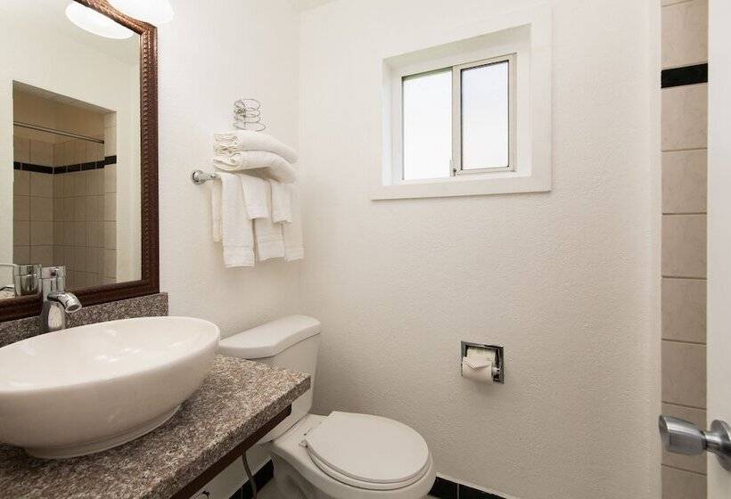 غرفه قياسيه سريرين مزدوجين, Travelodge By Wyndham Merced Yosemite