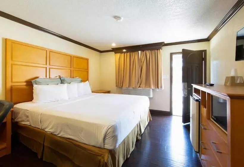 キングサイズベッドのスタンダードルーム, Travelodge By Wyndham Merced Yosemite