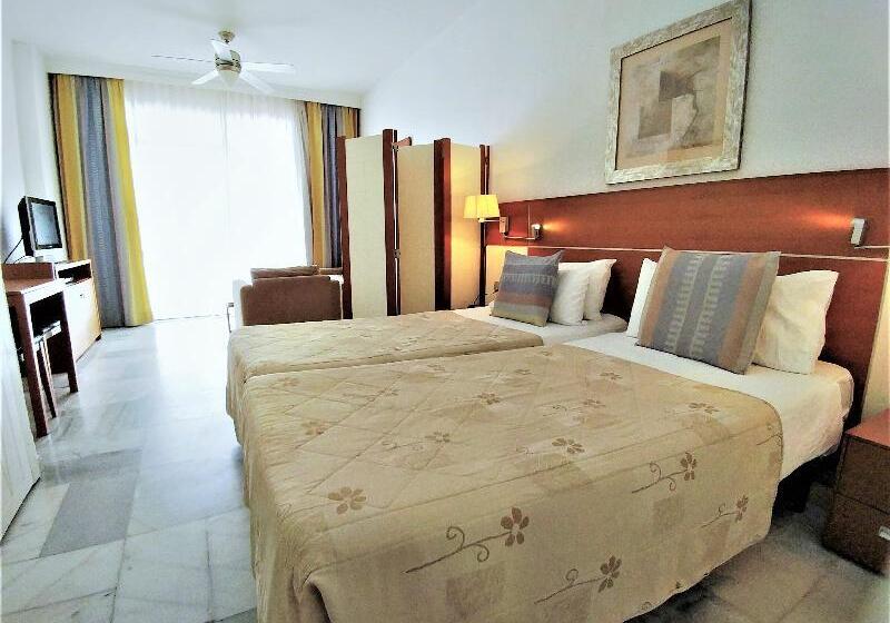 جناح, Island Grand At Tradewinds