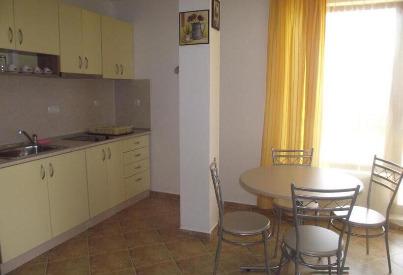 带1个卧室的带阳台的公寓, Arkite Complex