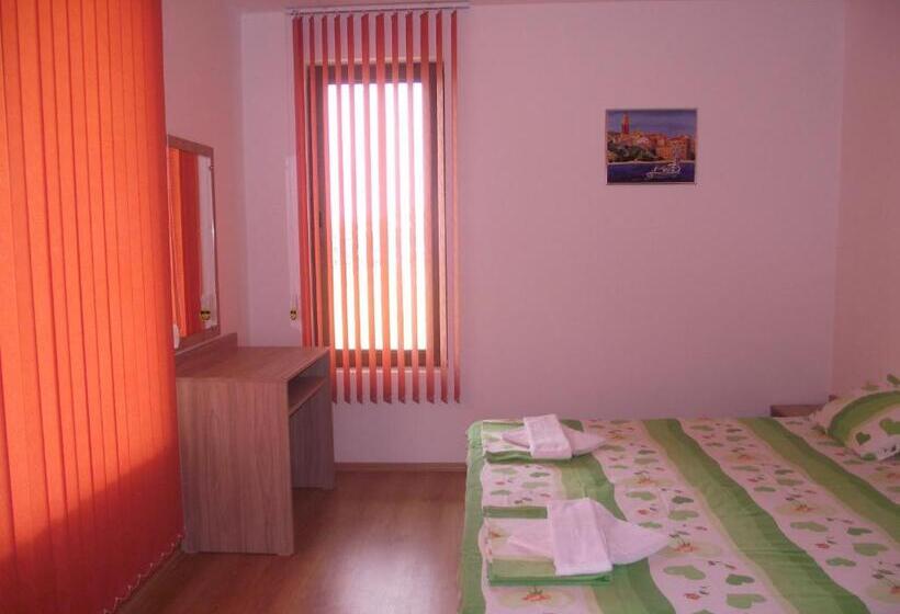 带1个卧室的带阳台的公寓, Arkite Complex