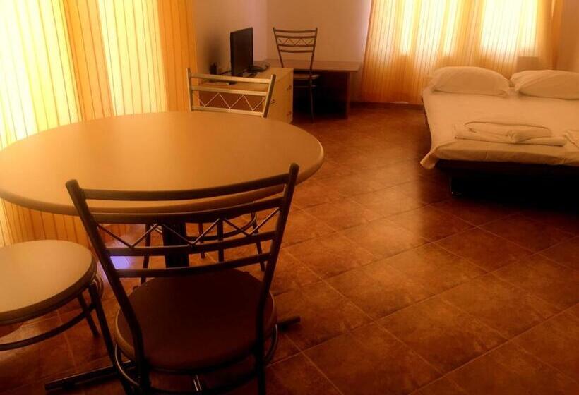 带1个卧室的带阳台的公寓, Arkite Complex