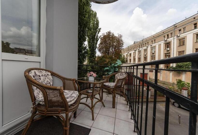 اتاق استاندارد یک تخته با بالکن, Mini Hotel Guest Residence