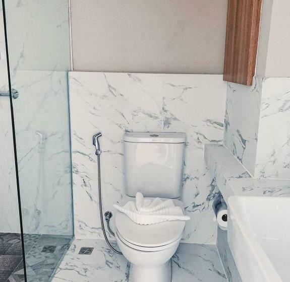 스탠다드 룸 킹사이즈 침대, Sky Wave Patong