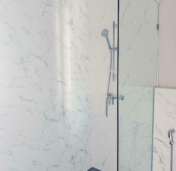 스탠다드 룸 킹사이즈 침대, Sky Wave Patong